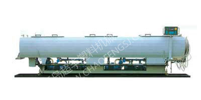 真空定徑機、牽引裝置、切割裝置